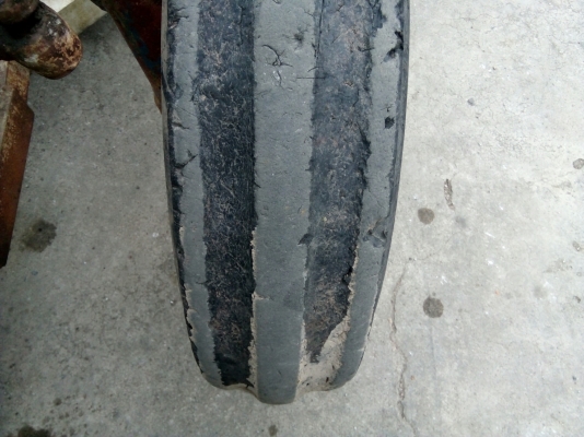 รถไถ FORD รุ่น 5000 มีอุปกรณ์ใบมีดดันหน้า