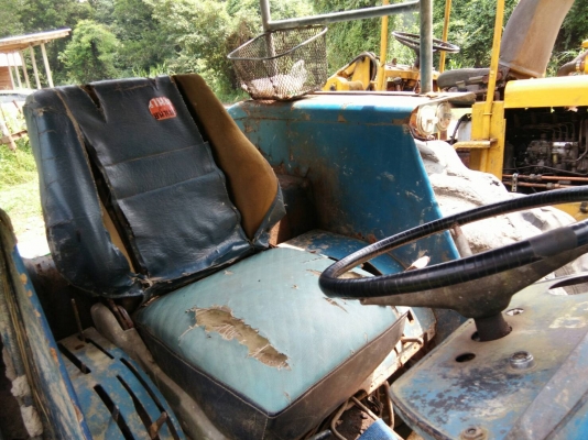 รถไถ FORD รุ่น 5000 มีอุปกรณ์ใบมีดดันหน้า