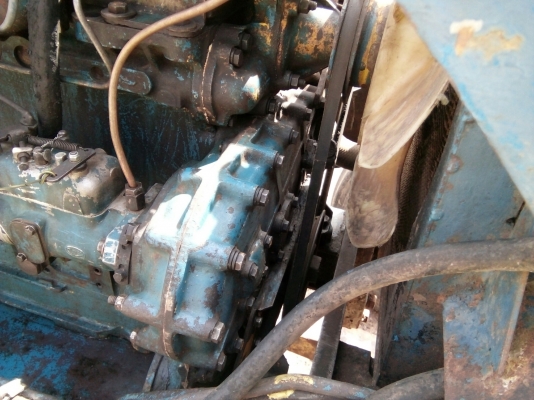 รถไถ FORD รุ่น 5000 มีอุปกรณ์ใบมีดดันหน้า