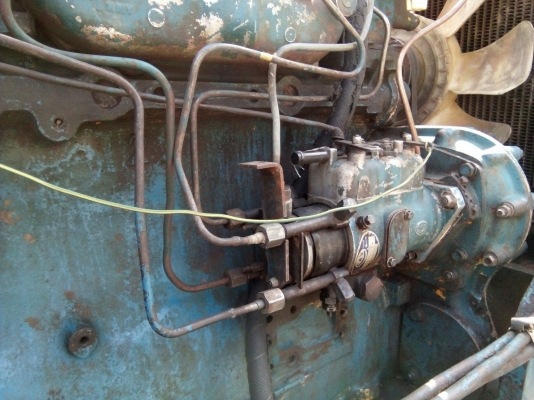 รถไถ FORD รุ่น 5000 มีอุปกรณ์ใบมีดดันหน้า