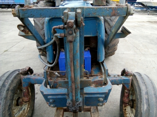 รถไถ FORD รุ่น 5000 มีอุปกรณ์ใบมีดดันหน้า