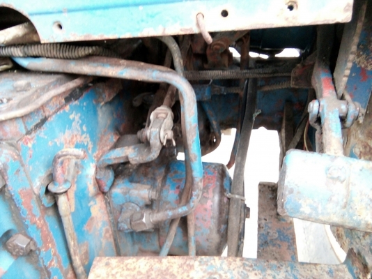 รถไถ FORD รุ่น 5000 มีอุปกรณ์ใบมีดดันหน้า