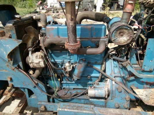 รถไถ FORD รุ่น 5000 มีอุปกรณ์ใบมีดดันหน้า