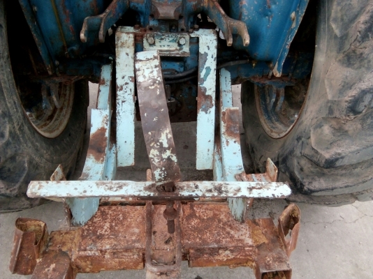 รถไถ FORD รุ่น 5000 มีอุปกรณ์ใบมีดดันหน้า