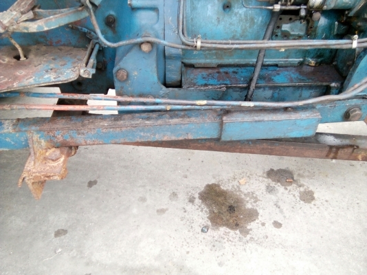 รถไถ FORD รุ่น 5000 มีอุปกรณ์ใบมีดดันหน้า