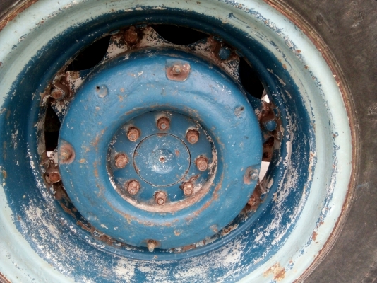 รถไถ FORD รุ่น 5000 มีอุปกรณ์ใบมีดดันหน้า