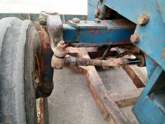 รถไถ FORD รุ่น 5000 มีอุปกรณ์ใบมีดดันหน้า