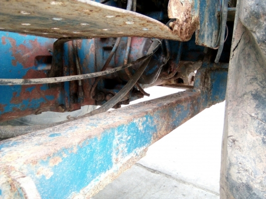 รถไถ FORD รุ่น 5000 มีอุปกรณ์ใบมีดดันหน้า