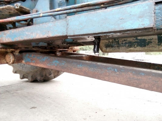 รถไถ FORD รุ่น 5000 มีอุปกรณ์ใบมีดดันหน้า