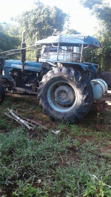 รถไถ FORD รุ่น 5000 มีอุปกรณ์ใบมีดดันหน้า