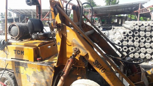 รถตักล้อยาง