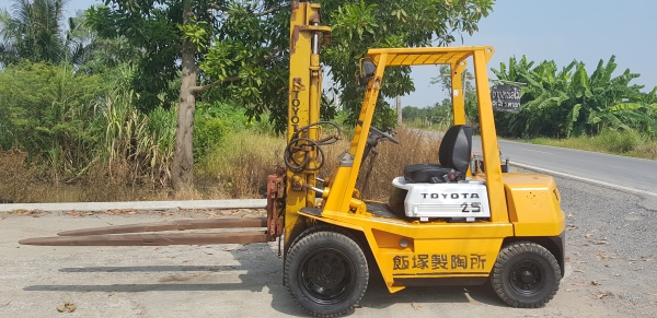 ขายด่วนรถยก TOYOTAชั่วโม่งทำงานน้อย 4FG25ยก2.5ตันเสาสูง3เมตรแผงงาสไลด์รถนอกนำเข้ายังไม่เคยใช้งานในเมืองไทยเลย