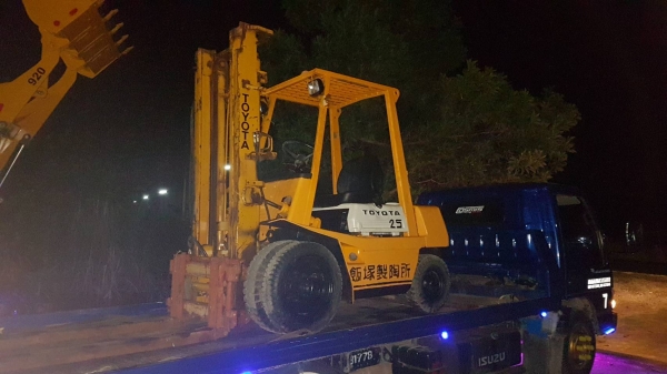 ขายด่วนรถยก TOYOTAชั่วโม่งทำงานน้อย 4FG25ยก2.5ตันเสาสูง3เมตรแผงงาสไลด์รถนอกนำเข้ายังไม่เคยใช้งานในเมืองไทยเลย