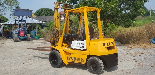 ขายด่วนรถยก TOYOTAชั่วโม่งทำงานน้อย 4FG25ยก2.5ตันเสาสูง3เมตรแผงงาสไลด์รถนอกนำเข้ายังไม่เคยใช้งานในเมืองไทยเลย