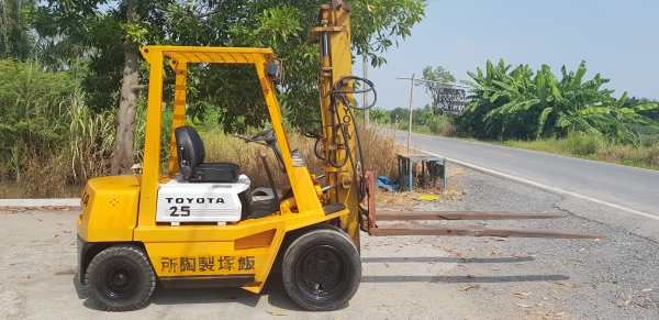 ขายด่วนรถยก TOYOTAชั่วโม่งทำงานน้อย 4FG25ยก2.5ตันเสาสูง3เมตรแผงงาสไลด์รถนอกนำเข้ายังไม่เคยใช้งานในเมืองไทยเลย