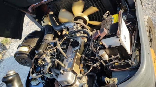 ขายด่วนรถยก TOYOTAชั่วโม่งทำงานน้อย 6FG18ยก2ตันเสาสูง3เมตรงาหมูนได้รถนอกนำเข้ายังไม่เคยใช้งานในเมืองไทยเลย