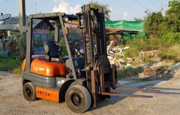 ขายด่วนรถยก TOYOTAชั่วโม่งทำงานน้อย 6FG18ยก2ตันเสาสูง3เมตรงาหมูนได้รถนอกนำเข้ายังไม่เคยใช้งานในเมืองไทยเลย