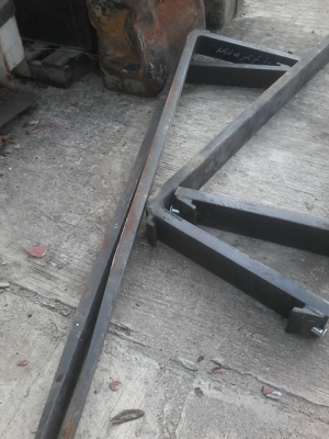 งาใหม่ยาวพิเศษของรถยก ขนาด 2 ตัน  หน้ากว้าง10เซนติเมตร/ หนา 4 เซนติเมตร/ สูง54 เซนติเมตร / ยาว 182 เซนติเมตร  ขายถูก 15,000  บาท