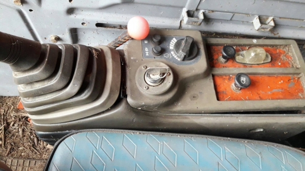 HITACHI EX200-5 รถใช้งานดีไม่โหลด เครื่องปั้มดี โช่ใหม่สองเส้น รถอยู่ภาคอิสาน ราคา 560,000บ. สนใจ 0835601591 หรือ 0903494058