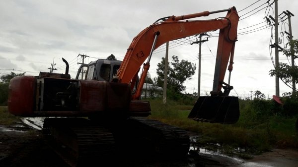 HITACHI EX200-5 รถใช้งานดีไม่โหลด เครื่องปั้มดี โช่ใหม่สองเส้น รถอยู่ภาคอิสาน ราคา 560,000บ. สนใจ 0835601591 หรือ 0903494058