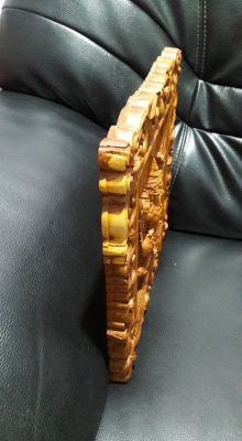 ไม้พะยอมแกะสลัก เป็นไม้มงคล