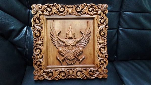 ไม้พะยอมแกะสลัก เป็นไม้มงคล