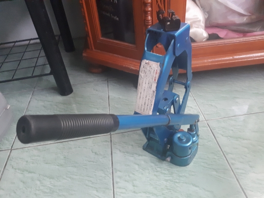 แม่แรงยกรถยนต์แบบไฮโดรลิคมือสองจากญี่ปุ่น