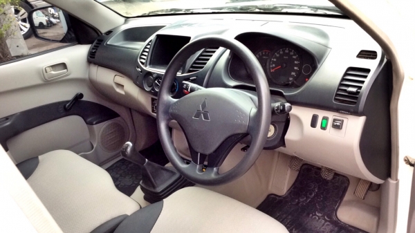 Mitsubishi TRITON เบนซิล 2.4 LPG ตู้เย็น