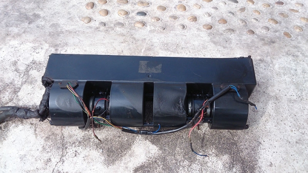 ขายตู้แอร์แขวนขนาดใหญ่ใส่รถตู้หรือแวนได้