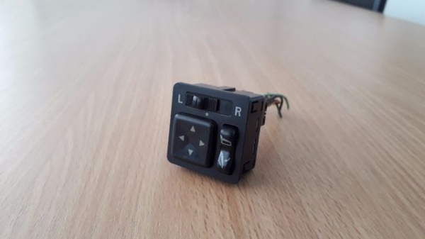 สวิตช์ปรับกระจกมองข้าง Mitsubishi มือสองจากญี่ปุ่น
