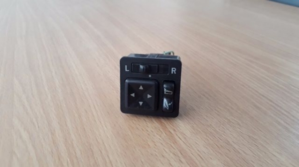 สวิตช์ปรับกระจกมองข้าง Mitsubishi มือสองจากญี่ปุ่น