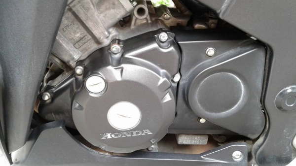 ขาย 36,000 บาท Honda CBR 150 i ปี 57 เครื่องดีเดิมๆ รถวิ่งสองหมื่นกว่าโล ภายนอกมีรอยล้ม ไม่แรงข้างขว