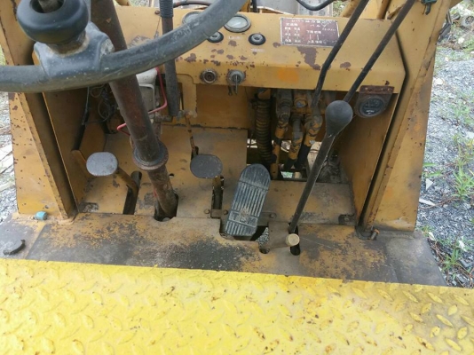 รถตักล้อยาง เครื่องดีเซส