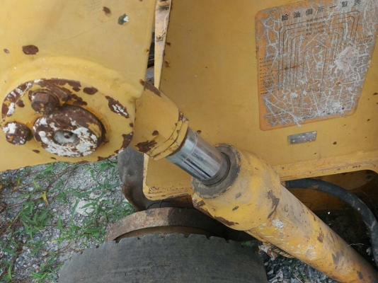 รถตักล้อยาง เครื่องดีเซส