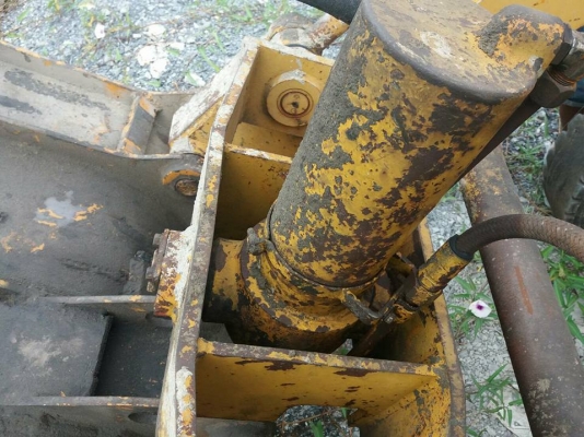 รถตักล้อยาง เครื่องดีเซส