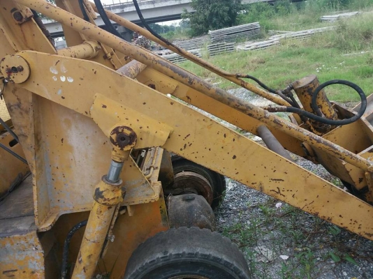 รถตักล้อยาง เครื่องดีเซส