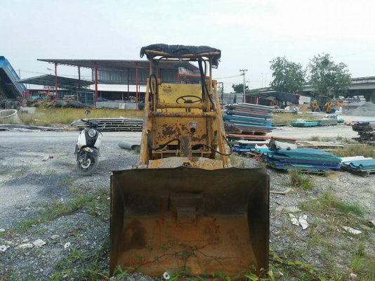 รถตักล้อยาง เครื่องดีเซส