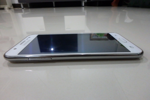 Samsung Galaxy J5 (SM-J500G) มีที่ชาร์ท ปลอกยาง จอติดฟีล์ม สภาพใหม่ ส่งฟรี