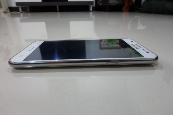 Samsung Galaxy J5 (SM-J500G) มีที่ชาร์ท ปลอกยาง จอติดฟีล์ม สภาพใหม่ ส่งฟรี