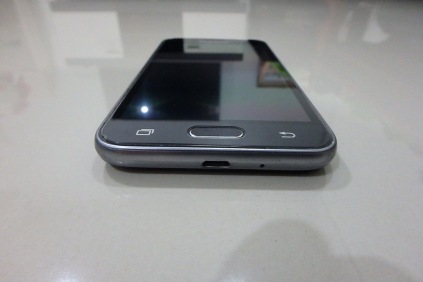 Samsung Galaxy J1 2016 สภาพใหม่ จอติดฟีล์ม มีที่ชาร์ท มีประกันถึง พ.ย. 60 ส่งฟรี