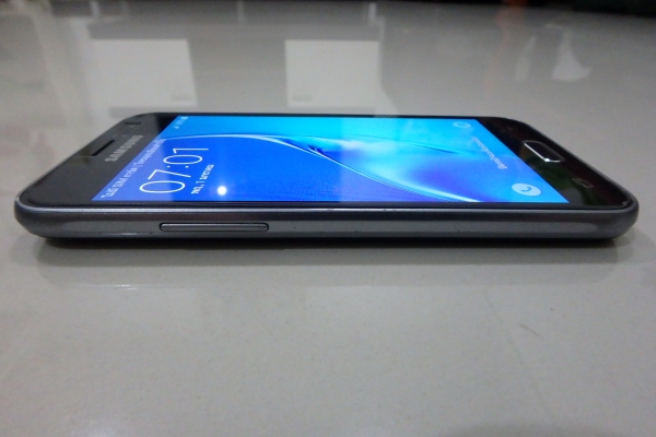 Samsung Galaxy J1 2016 สภาพใหม่ จอติดฟีล์ม มีที่ชาร์ท มีประกันถึง พ.ย. 60 ส่งฟรี