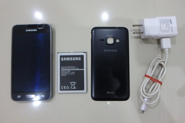 Samsung Galaxy J1 2016 สภาพใหม่ จอติดฟีล์ม มีที่ชาร์ท มีประกันถึง พ.ย. 60 ส่งฟรี