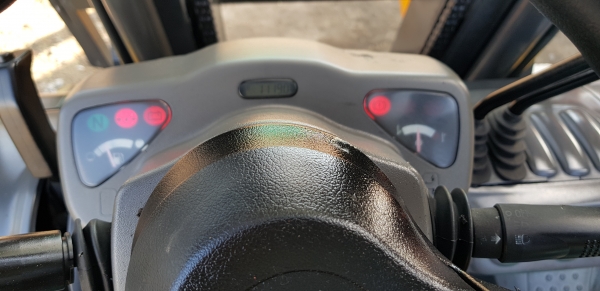 ขายด่วนรถยกKOMATSU FG25-16ยก2.5ตันเสาสูง3เมตรตัวใหม่ล่าสูดยางตัน4เส้นรถนอกเพื่งนำเข้ามาใหม่ยังไม่เคยใช้งานในไทยเลย