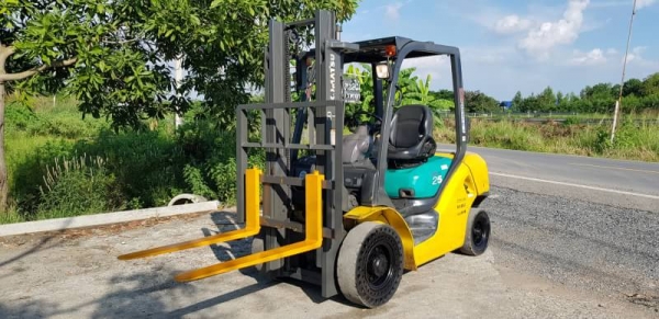 ขายด่วนรถยกKOMATSU FG25-16ยก2.5ตันเสาสูง3เมตรตัวใหม่ล่าสูดยางตัน4เส้นรถนอกเพื่งนำเข้ามาใหม่ยังไม่เคยใช้งานในไทยเลย