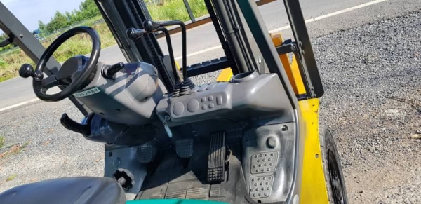 ขายด่วนรถยกKOMATSU FG25-16ยก2.5ตันเสาสูง3เมตรตัวใหม่ล่าสูดยางตัน4เส้นรถนอกเพื่งนำเข้ามาใหม่ยังไม่เคยใช้งานในไทยเลย