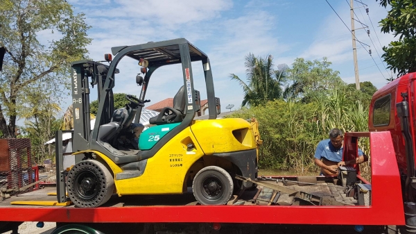 ขายด่วนรถยกKOMATSU FG25-16ยก2.5ตันเสาสูง3เมตรตัวใหม่ล่าสูดยางตัน4เส้นรถนอกเพื่งนำเข้ามาใหม่ยังไม่เคยใช้งานในไทยเลย