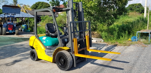 ขายด่วนรถยกKOMATSU FG25-16ยก2.5ตันเสาสูง3เมตรตัวใหม่ล่าสูดยางตัน4เส้นรถนอกเพื่งนำเข้ามาใหม่ยังไม่เคยใช้งานในไทยเลย