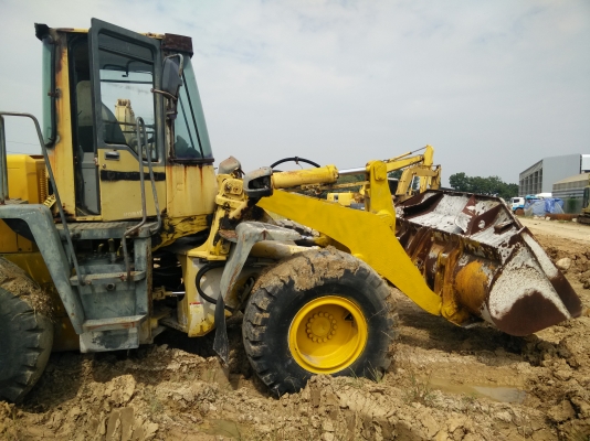 ขายรถตักเอวอ่อน Komatsu WA300-3 เก่านอกแท้ตามสภาพ ไม่เคยใช้งานในไทย เครื่องดี ทำงานได้ปกติ ขายรถตักเอวอ่อน Komatsu WA300-3 เก่านอกแท้ตามสภาพ ไม่เคยใช้งานในไทย เครื่องดี ทำงานได้ปกติ