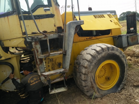 ขายรถตักเอวอ่อน Komatsu WA300-3 เก่านอกแท้ตามสภาพ ไม่เคยใช้งานในไทย เครื่องดี ทำงานได้ปกติ ขายรถตักเอวอ่อน Komatsu WA300-3 เก่านอกแท้ตามสภาพ ไม่เคยใช้งานในไทย เครื่องดี ทำงานได้ปกติ