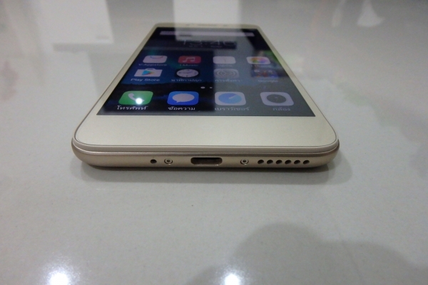 VIVO Y53 สีทอง มีที่ชาร์ท จอติดฟีล์มแล้ว สภาพใหม่มาก มีประกันศูนย์ถึง 17/8/2561 ส่งฟรี